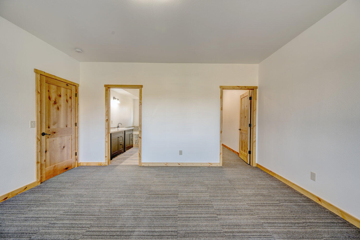Wyarno, Wyoming, 82845, United States, 6 Bedrooms Bedrooms, ,3 BathroomsBathrooms,Residential,For Sale,1941792
