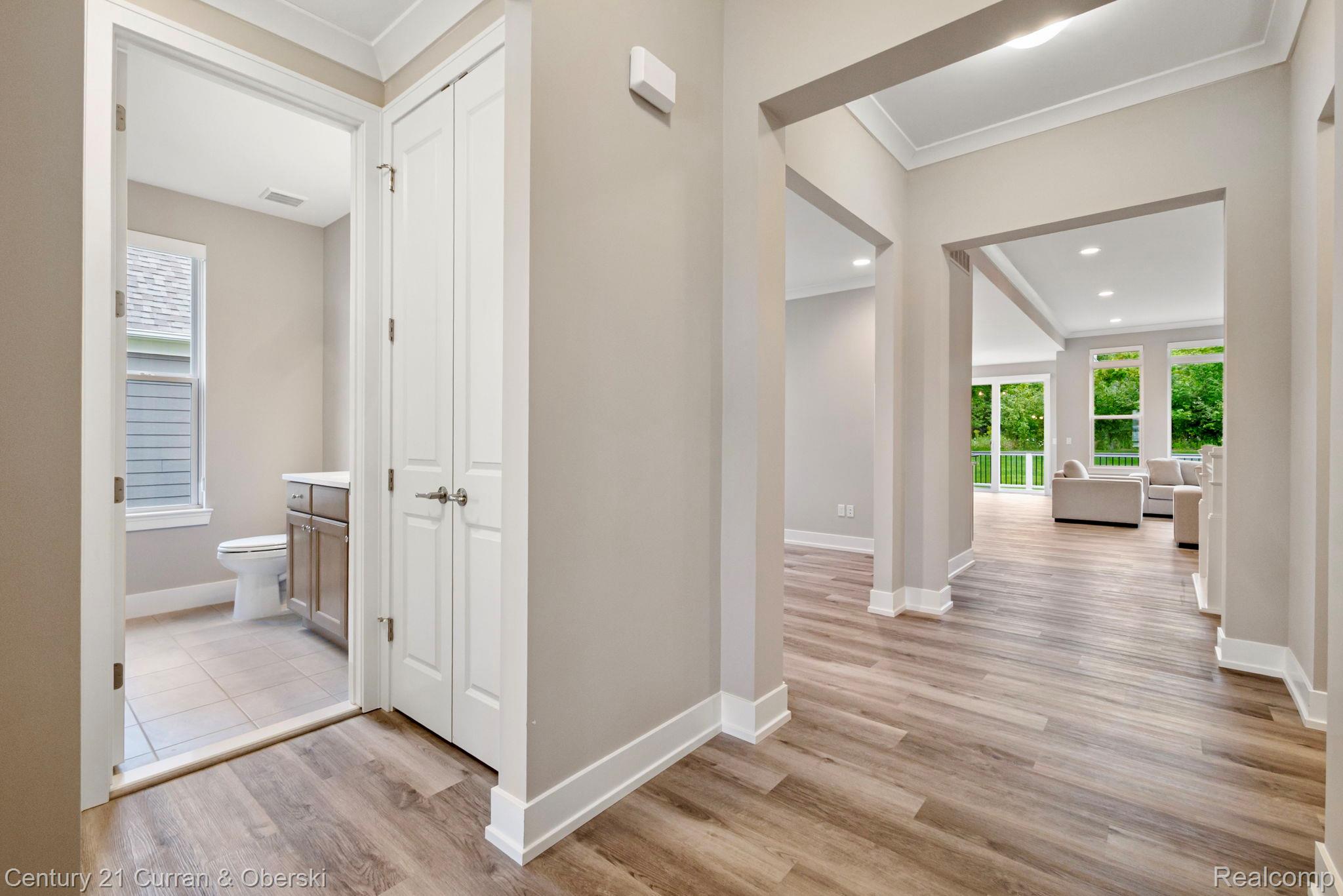 Northville, Michigan, 48168, United States, 2 Bedrooms Bedrooms, ,2 BathroomsBathrooms,Residential,For Sale,1983973