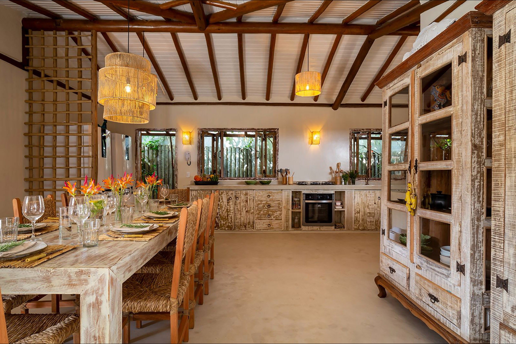  Refined residence with sophisticated interiors and native forest views - 物件實景