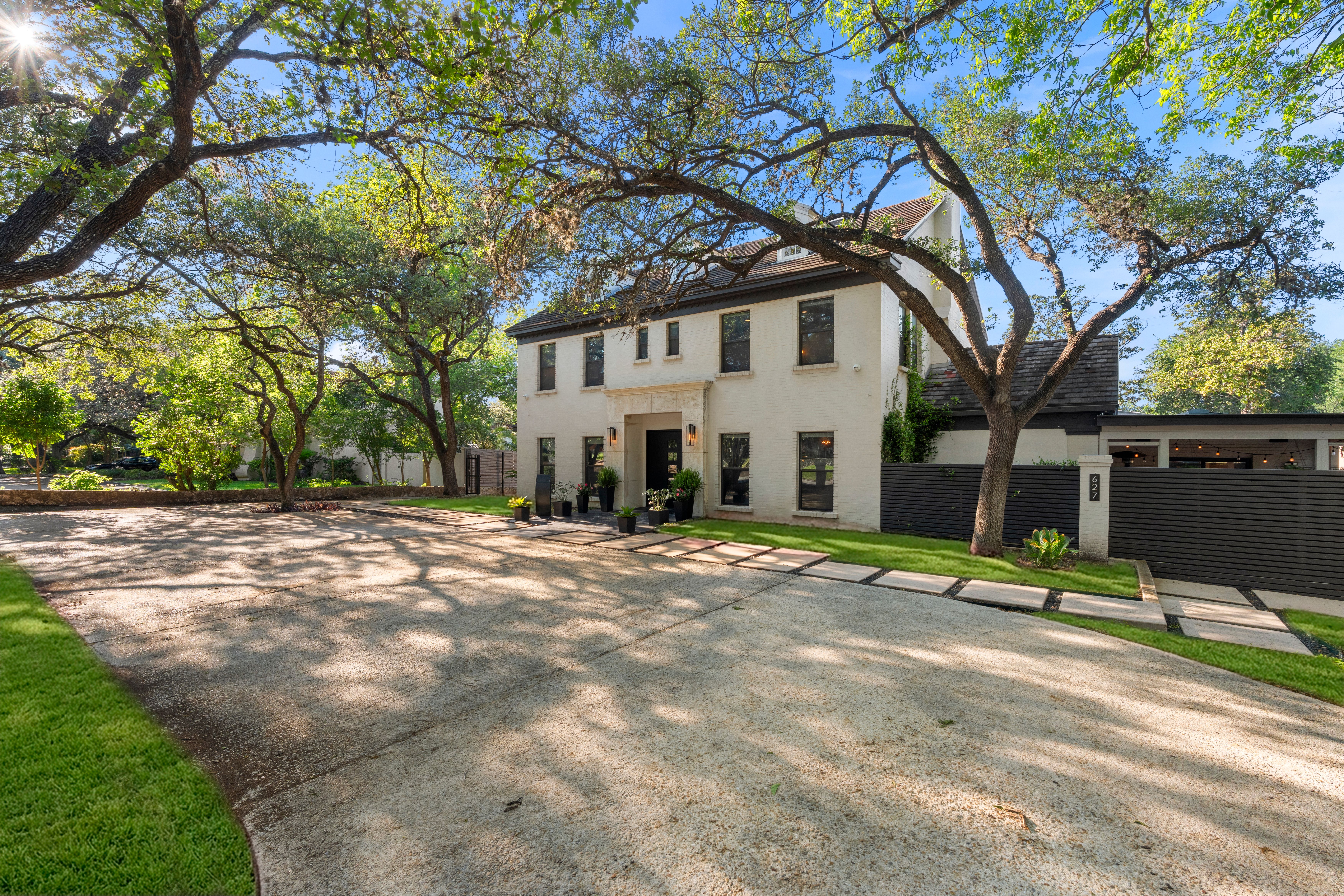  Classic Elegance in Olmos Park - 物件實景