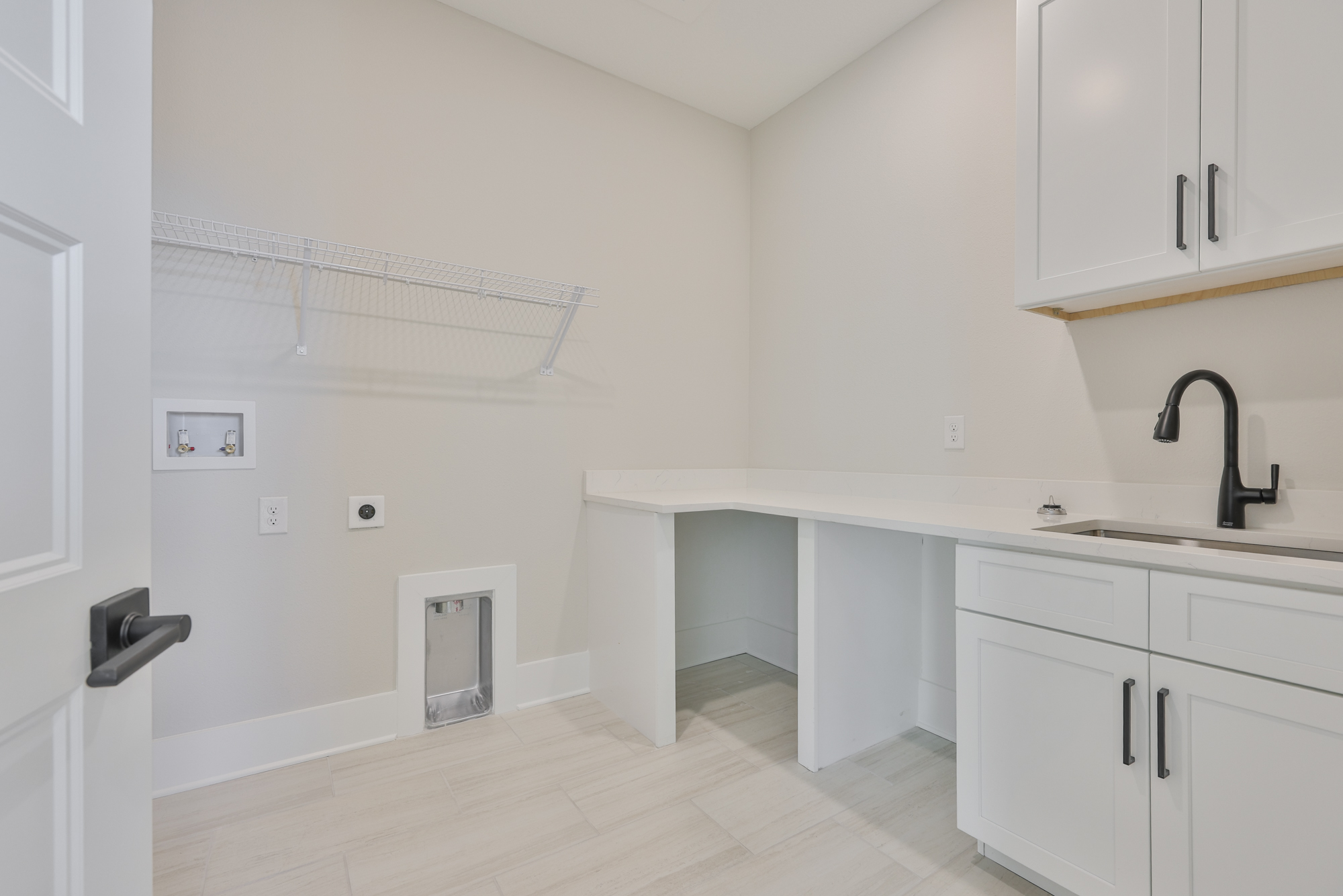 Tampa, Florida, 33611, United States, 5 Bedrooms Bedrooms, ,4 BathroomsBathrooms,Residential,For Sale,1992381