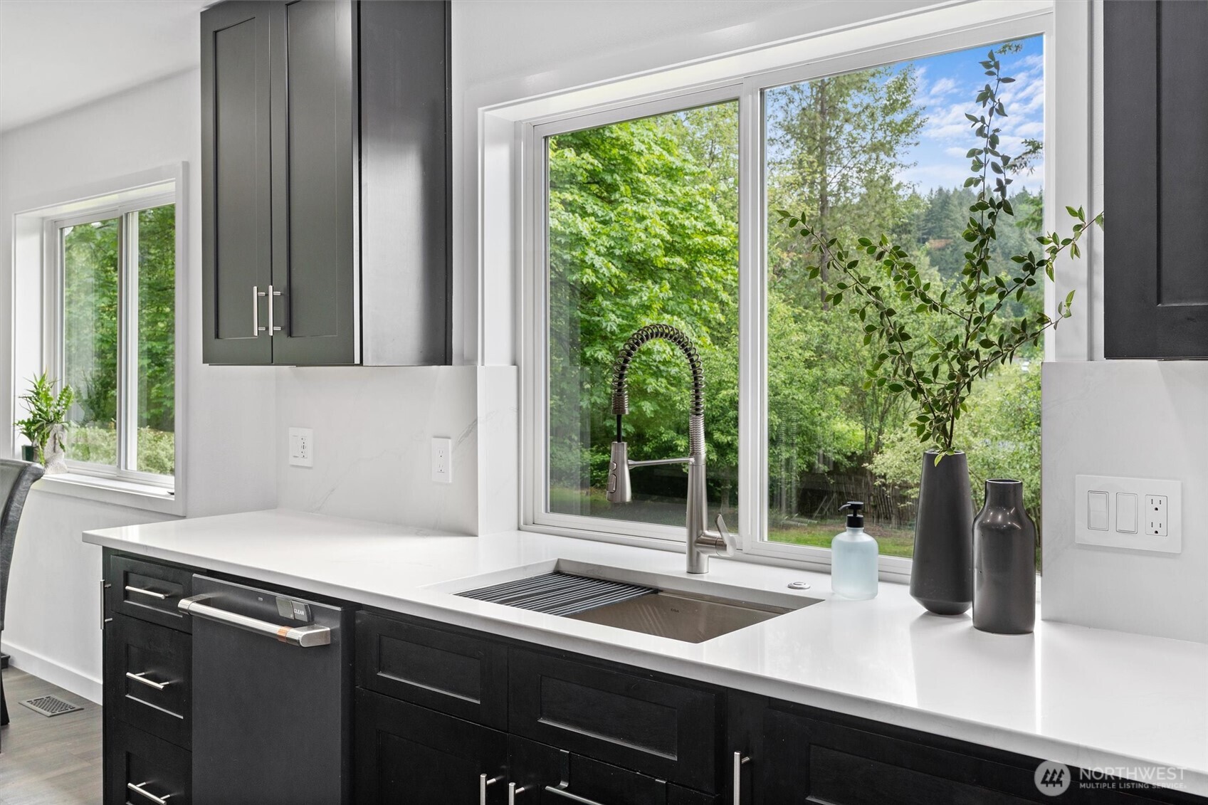Renton, Washington, 98059, United States, 3 Bedrooms Bedrooms, ,2 BathroomsBathrooms,Residential,For Sale,1846529