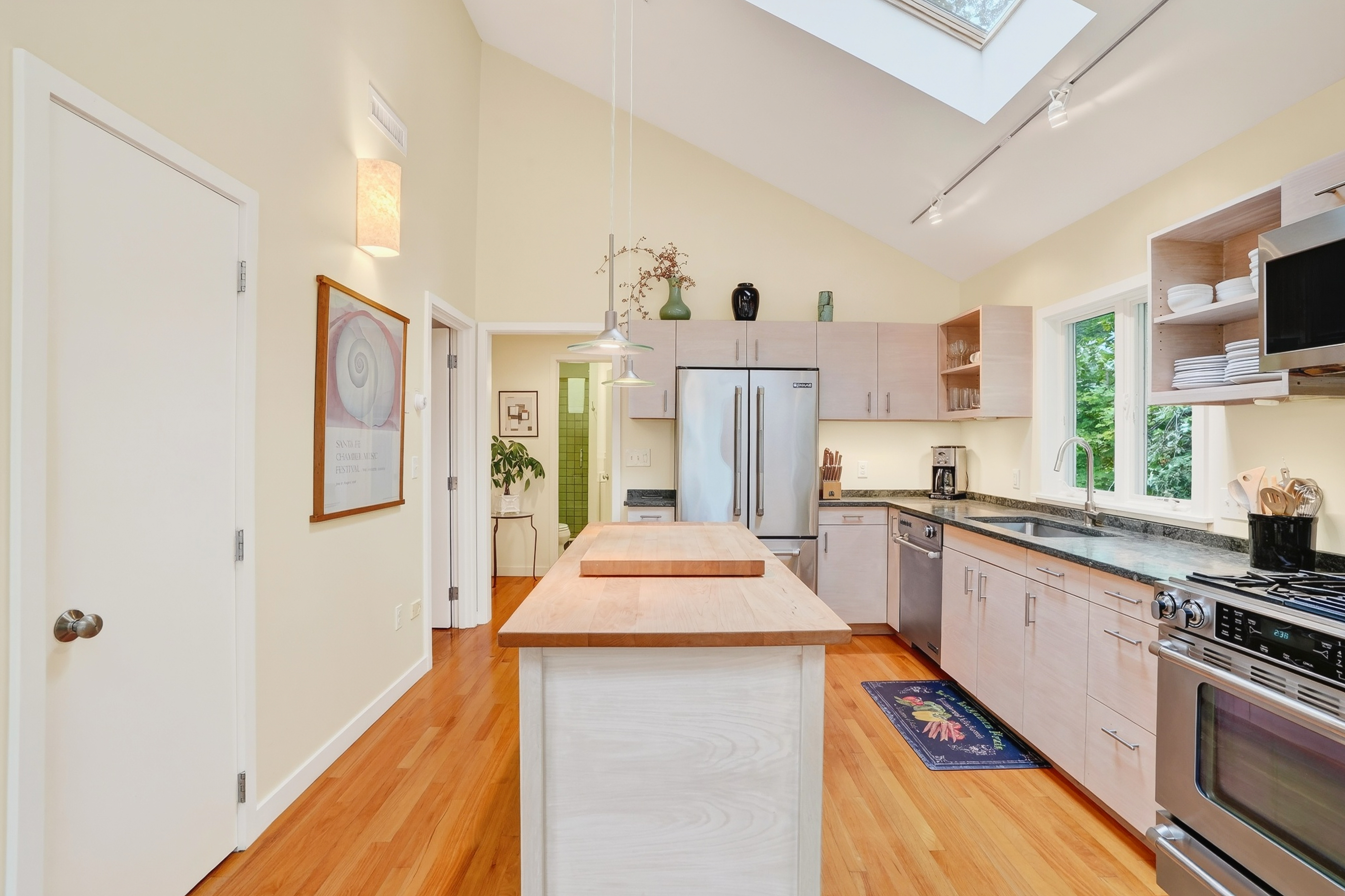  Custom Crafted Contempory in Quiet Neighborhood - 物件實景