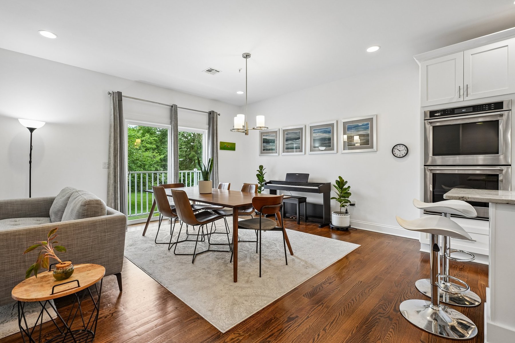  ?Steven Court Community? Meticulously Maintained Top to Bottom Townhome - 物件實景