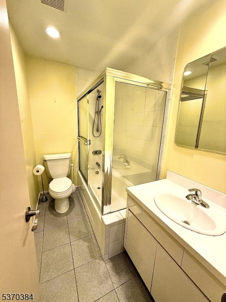 Springfield Twp., New Jersey, 07081, United States, 4 Bedrooms Bedrooms, ,4 BathroomsBathrooms,Residential,For Sale,1898567