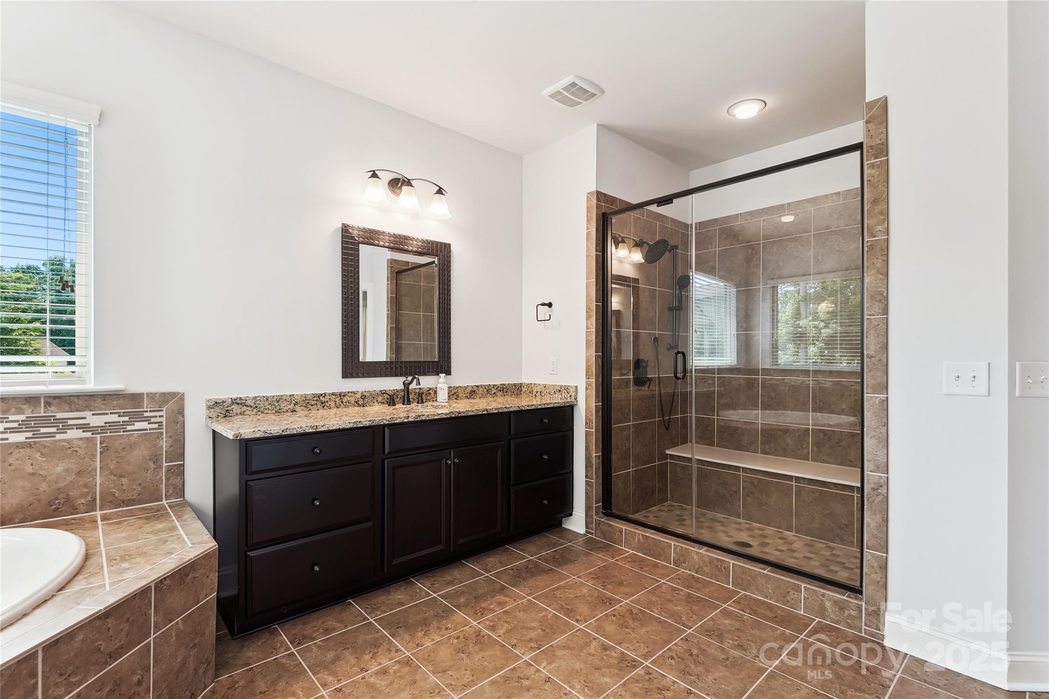 Fort Mill, South Carolina, 29708, United States, 5 Bedrooms Bedrooms, ,5 BathroomsBathrooms,Residential,For Sale,1896141