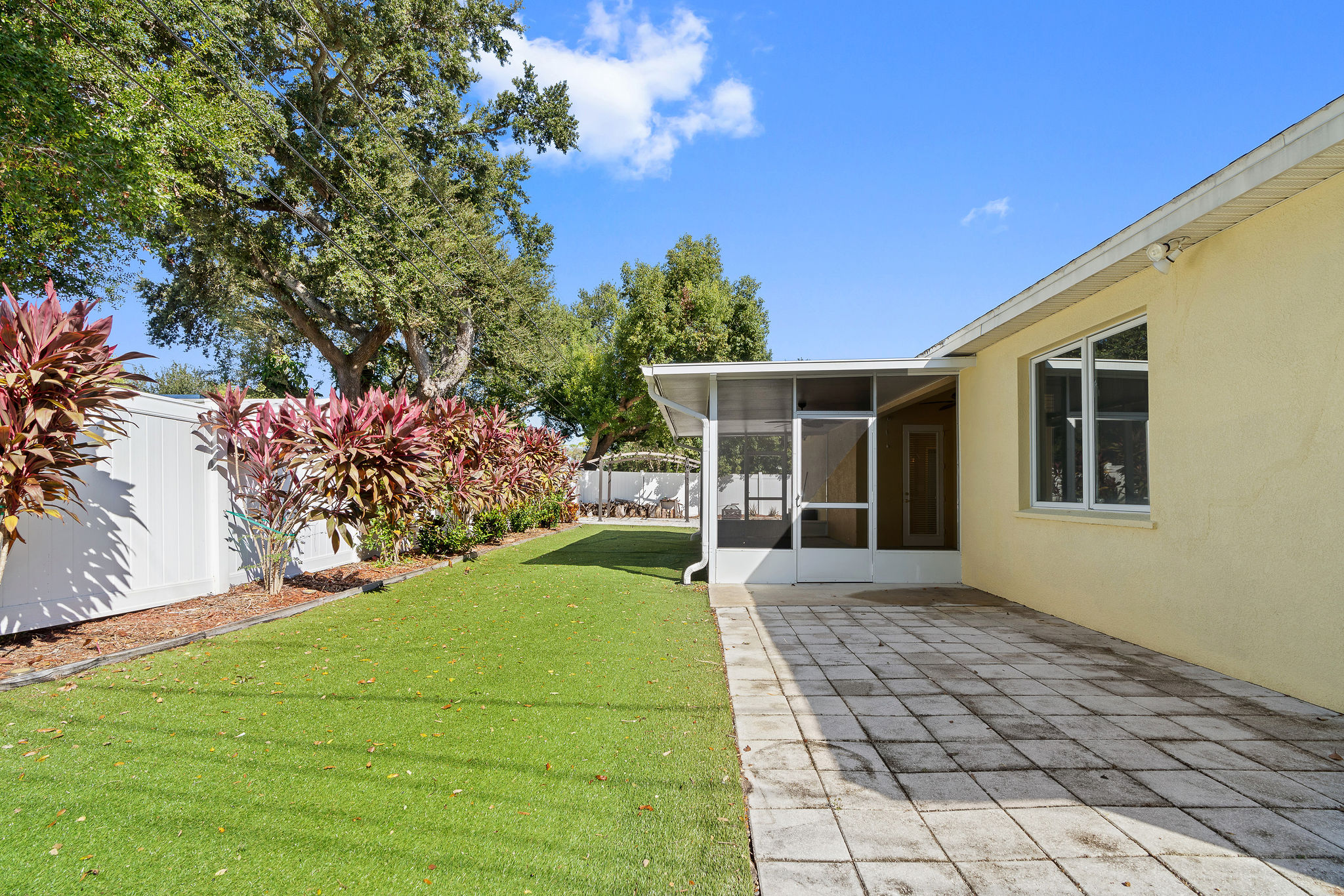 Largo, Florida, 33771, United States, 5 Bedrooms Bedrooms, ,3 BathroomsBathrooms,Residential,For Sale,1980944