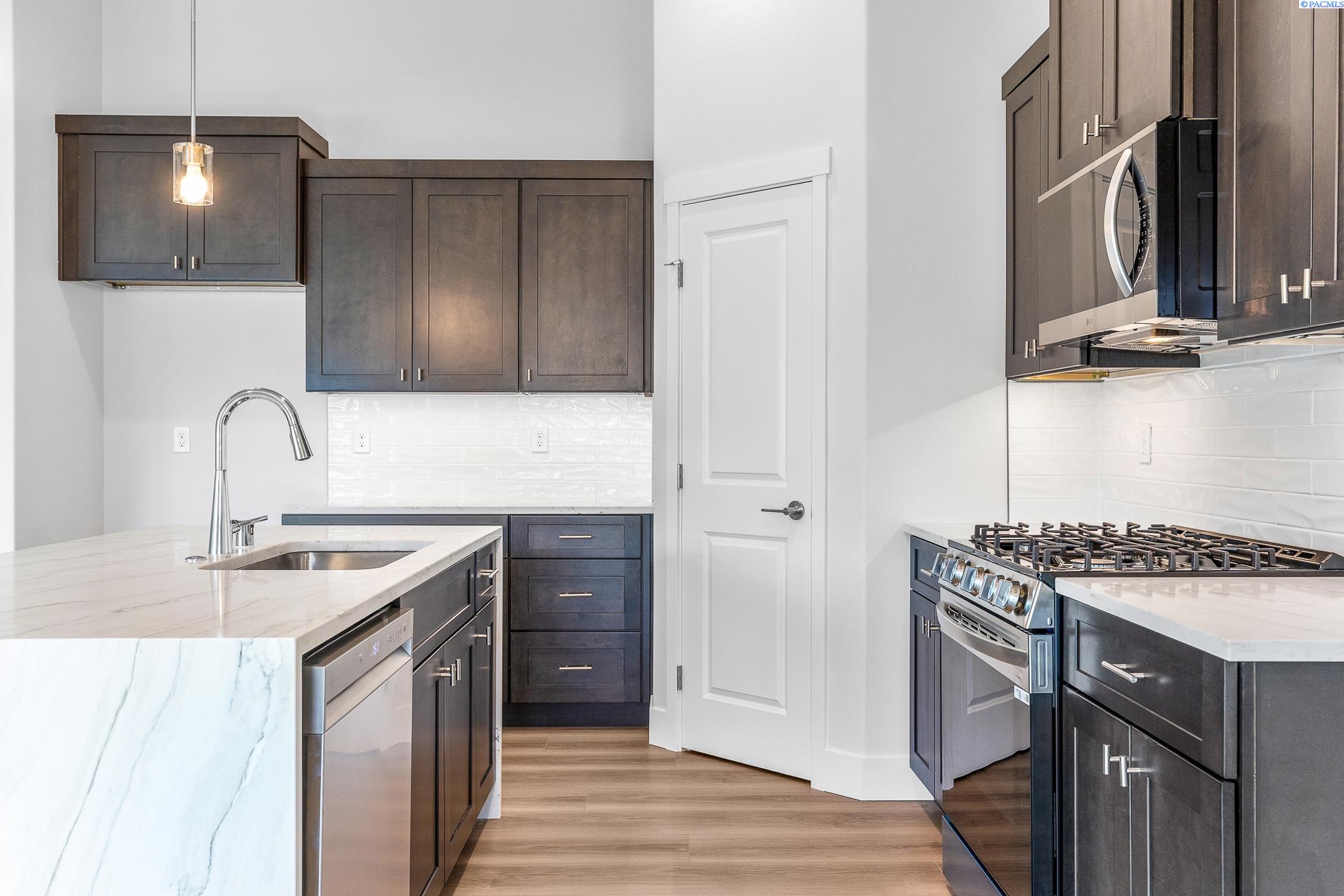 Pasco, Washington, 99301, United States, 4 Bedrooms Bedrooms, ,2 BathroomsBathrooms,Residential,For Sale,1892820