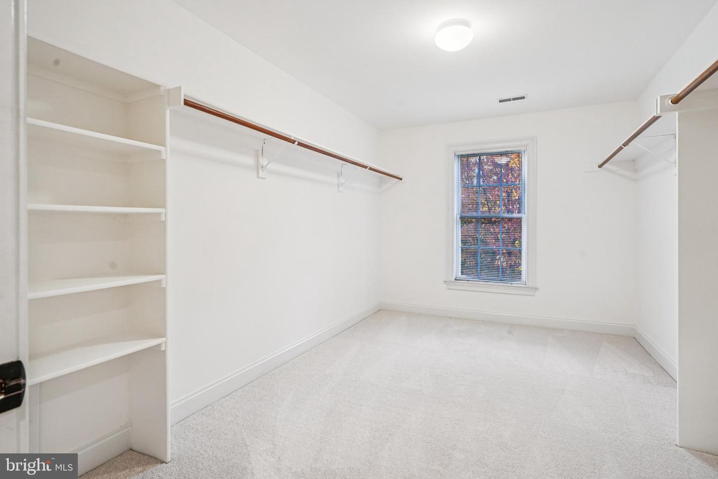 North Bethesda, Maryland, 20852, United States, 5 Bedrooms Bedrooms, ,5 BathroomsBathrooms,Residential,For Sale,1991971