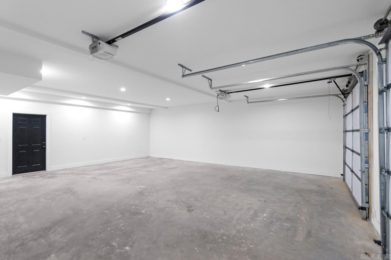 Alexander, Arkansas, 72002, United States, 6 Bedrooms Bedrooms, ,4 BathroomsBathrooms,Residential,For Sale,1986136