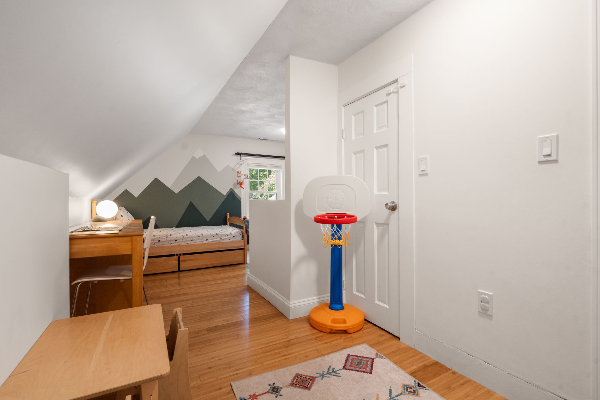  46 Macarthur Road, Stoneham, MA, 02180 - 物件實景