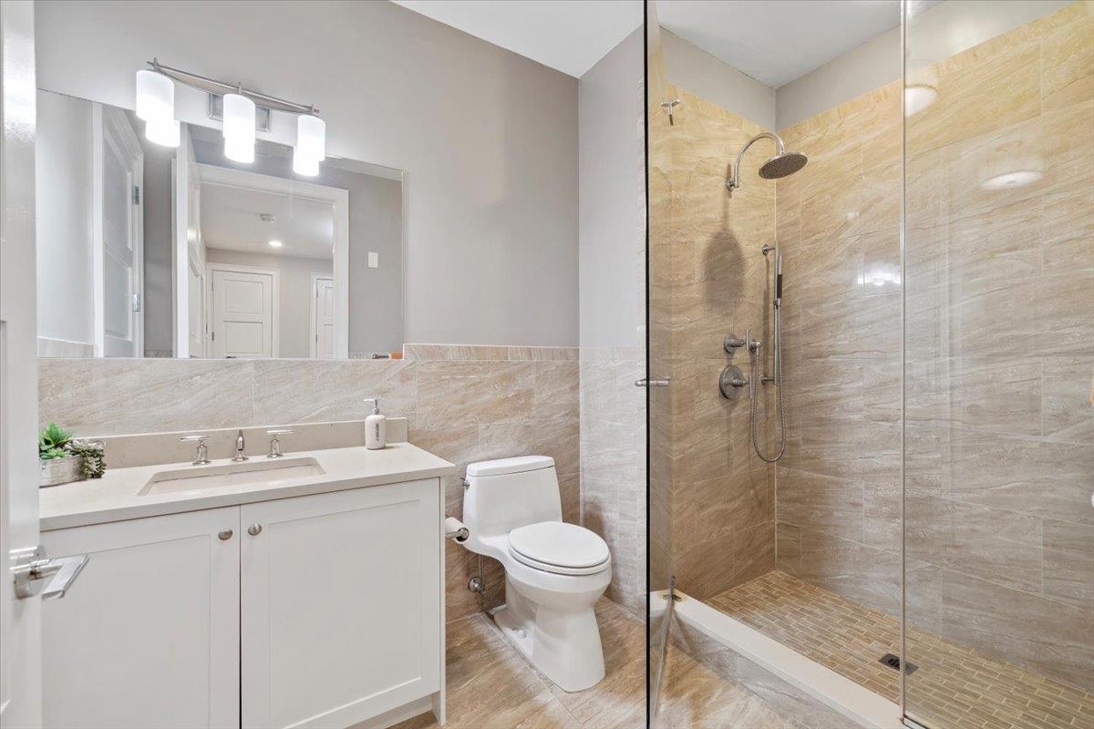 Edgewater, New Jersey, 07020, United States, 2 Bedrooms Bedrooms, ,2 BathroomsBathrooms,Residential,For Sale,1995934