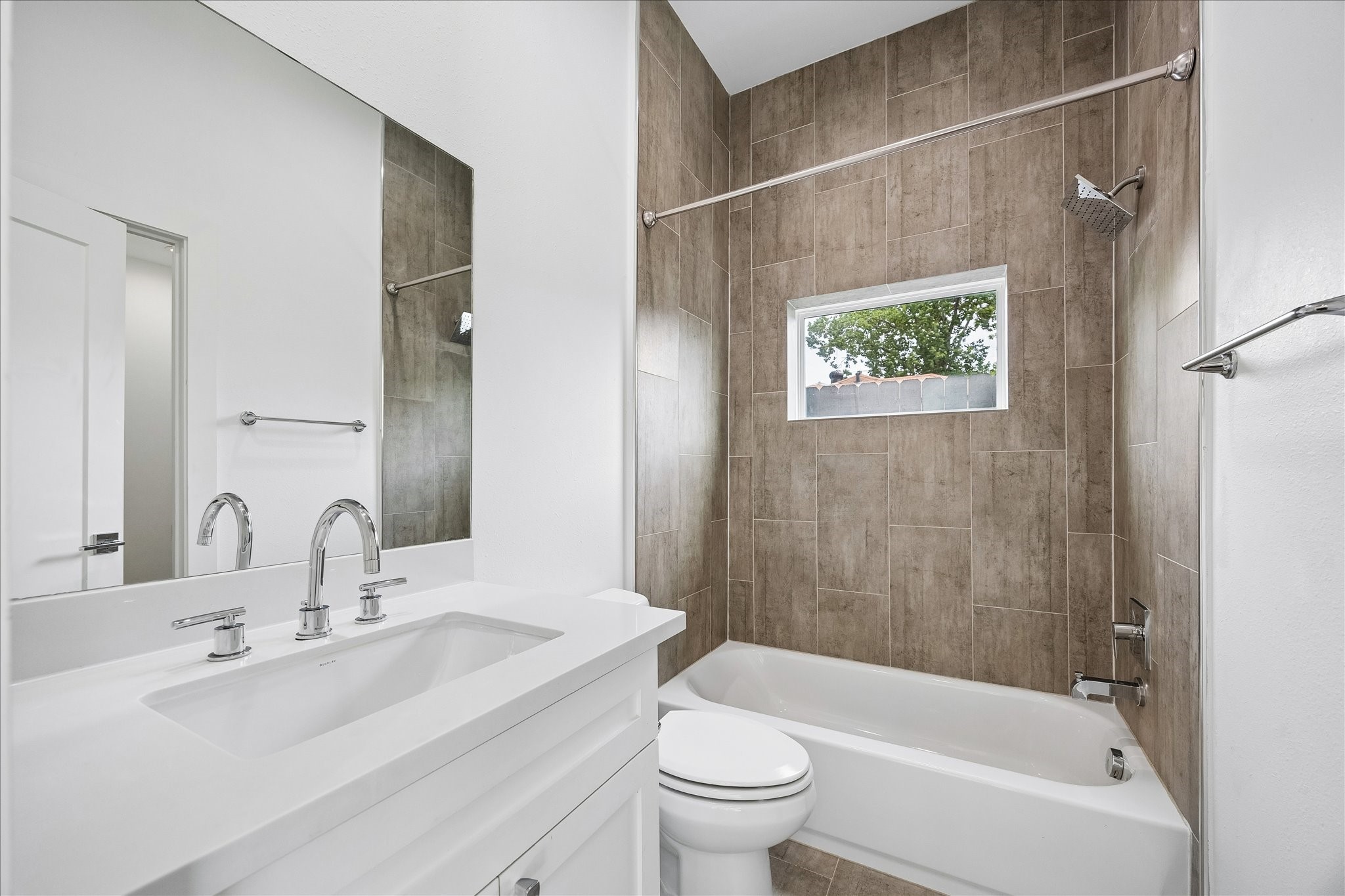  7702 Jacquelyn Oaks Road - 物件實景