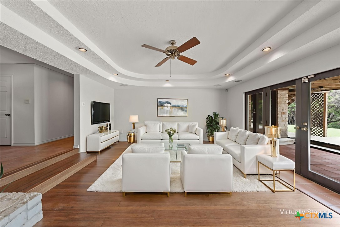 Belton, Texas, 76513, United States, 4 Bedrooms Bedrooms, ,4 BathroomsBathrooms,Residential,For Sale,1989055