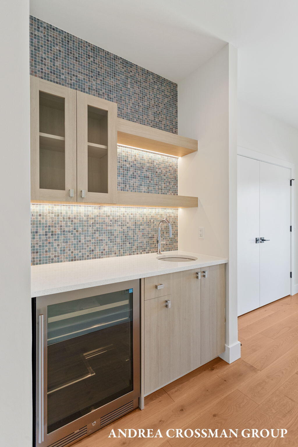 South Haven, Michigan, 49090, United States, 3 Bedrooms Bedrooms, ,3 BathroomsBathrooms,Residential,For Sale,1987692