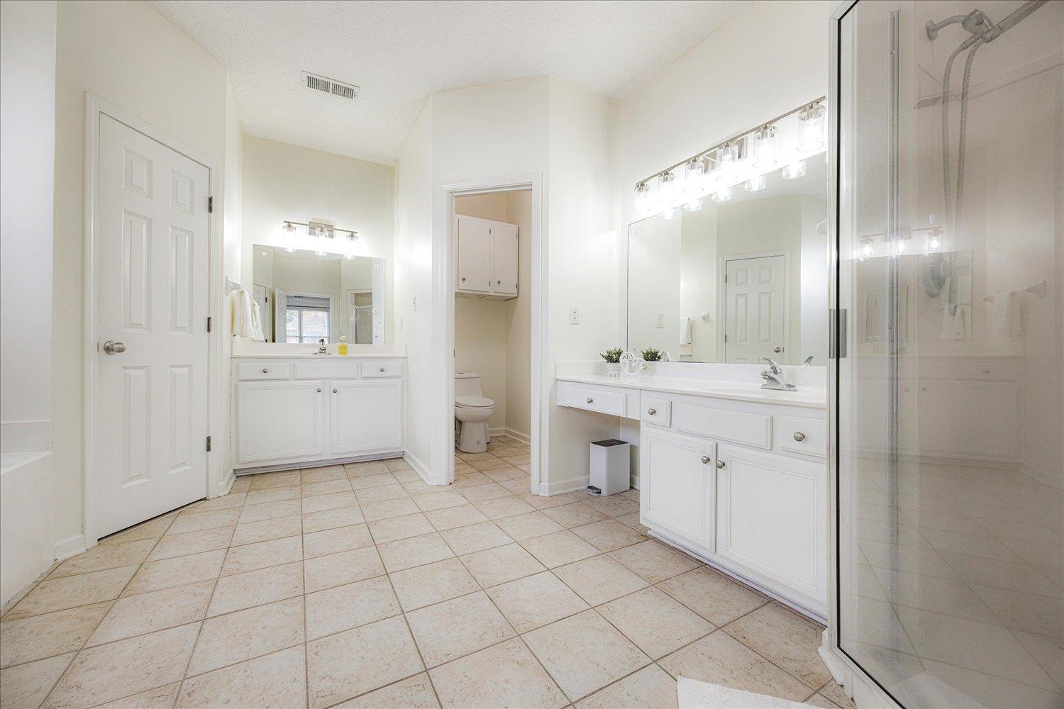 Lakeland, Tennessee, 38002, United States, 5 Bedrooms Bedrooms, ,3 BathroomsBathrooms,Residential,For Sale,1866419