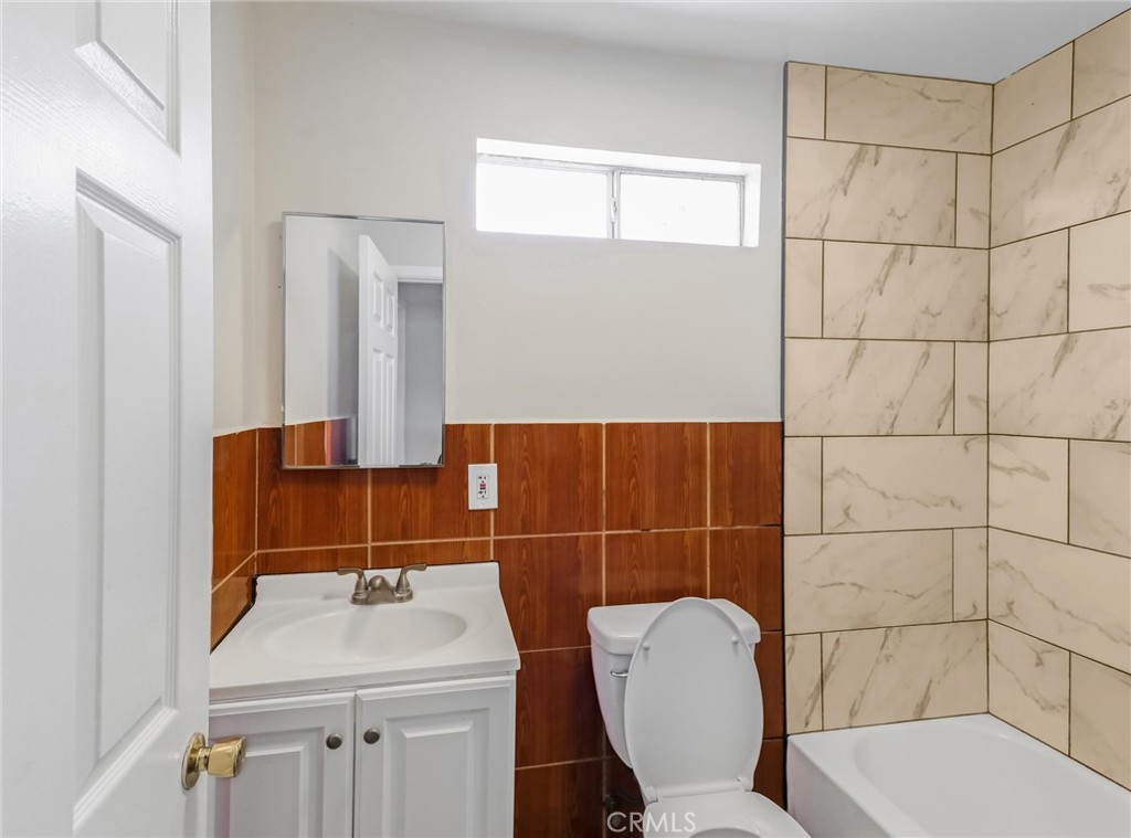 Los Angeles, California, 90003, United States, 5 Bedrooms Bedrooms, ,3 BathroomsBathrooms,Residential,For Sale,1935114