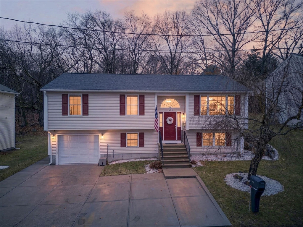 Cumberland, Rhode Island, 02864, United States, 4 Bedrooms Bedrooms, ,2 BathroomsBathrooms,Residential,For Sale,2040279