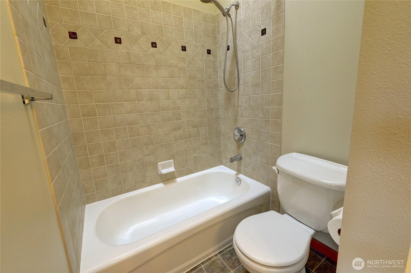 SEATTLE, Washington, 98133, United States, 3 Bedrooms Bedrooms, ,3 BathroomsBathrooms,Residential,For Sale,1890741