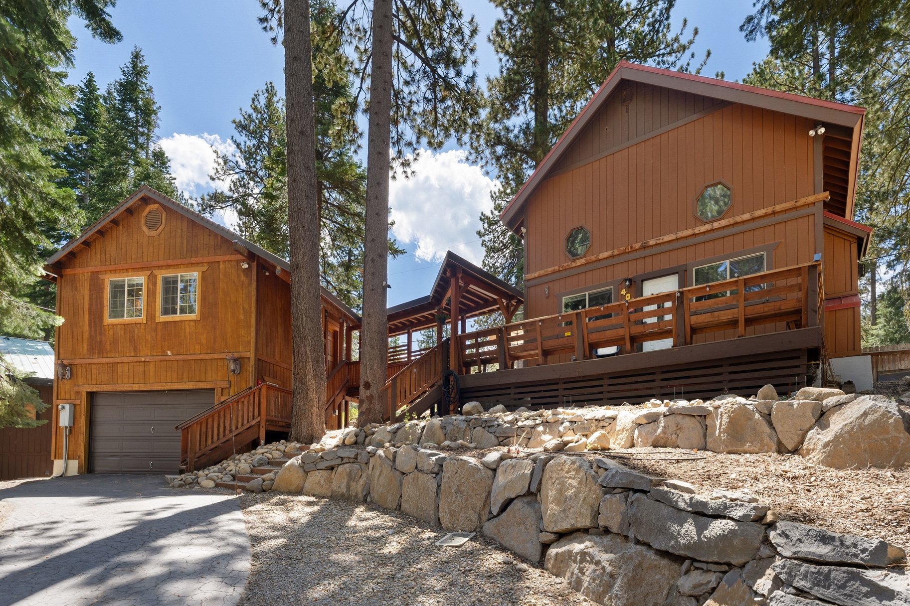  West Shore Gem - An Authentic Pineland Chalet with Detached Garage + Studio - 物件實景