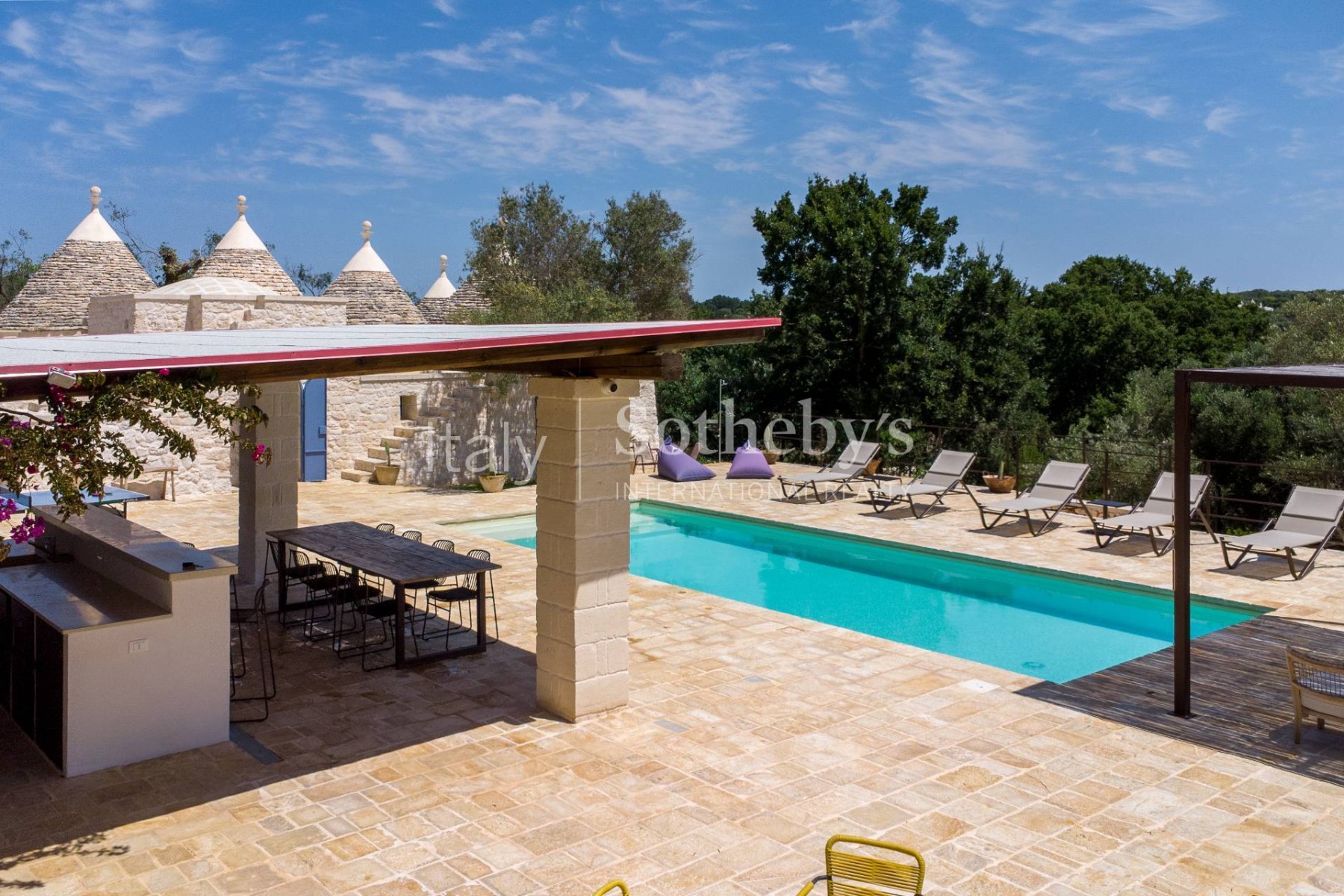  Exclusive complex of trulli with pool surrounded by greenery - 物件實景