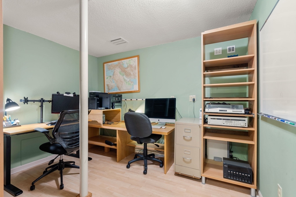 Dartmouth, Massachusetts, 02748, United States, 4 Bedrooms Bedrooms, ,5 BathroomsBathrooms,Residential,For Sale,1804172