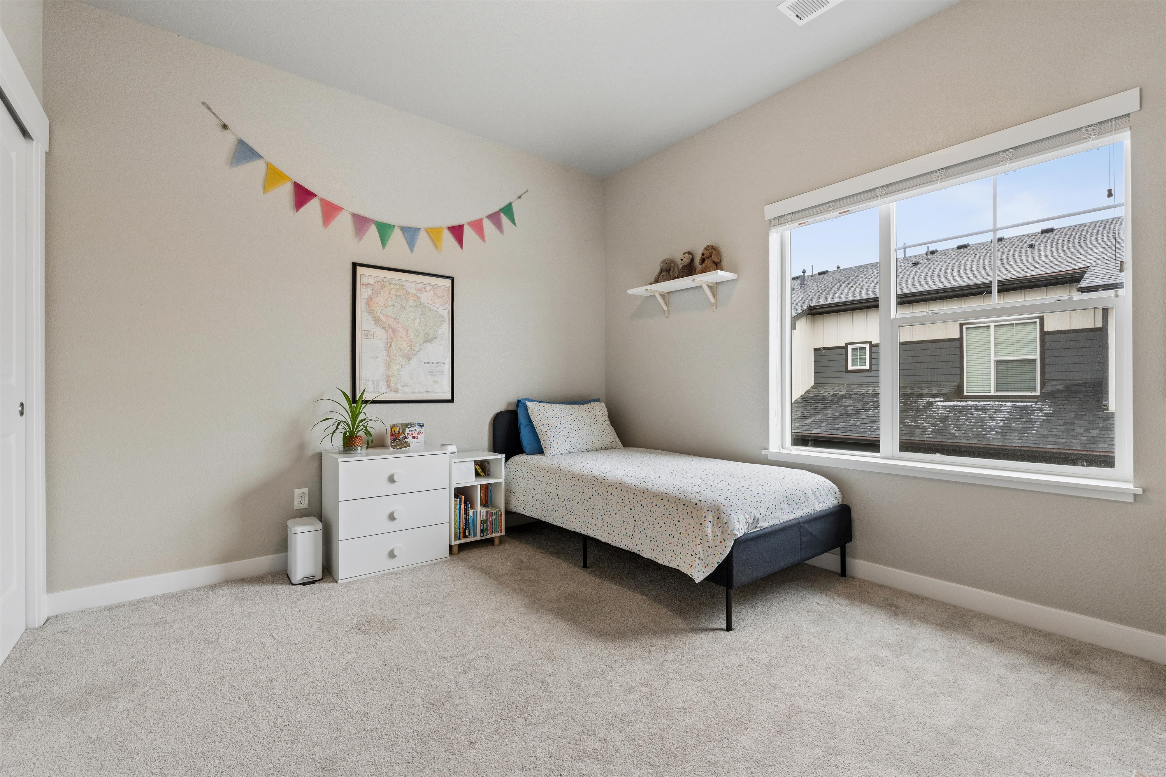  Beautifully Maintained 3-Bed, 3-Bath End Unit Home with an Attached 2-Car Garage - 物件實景