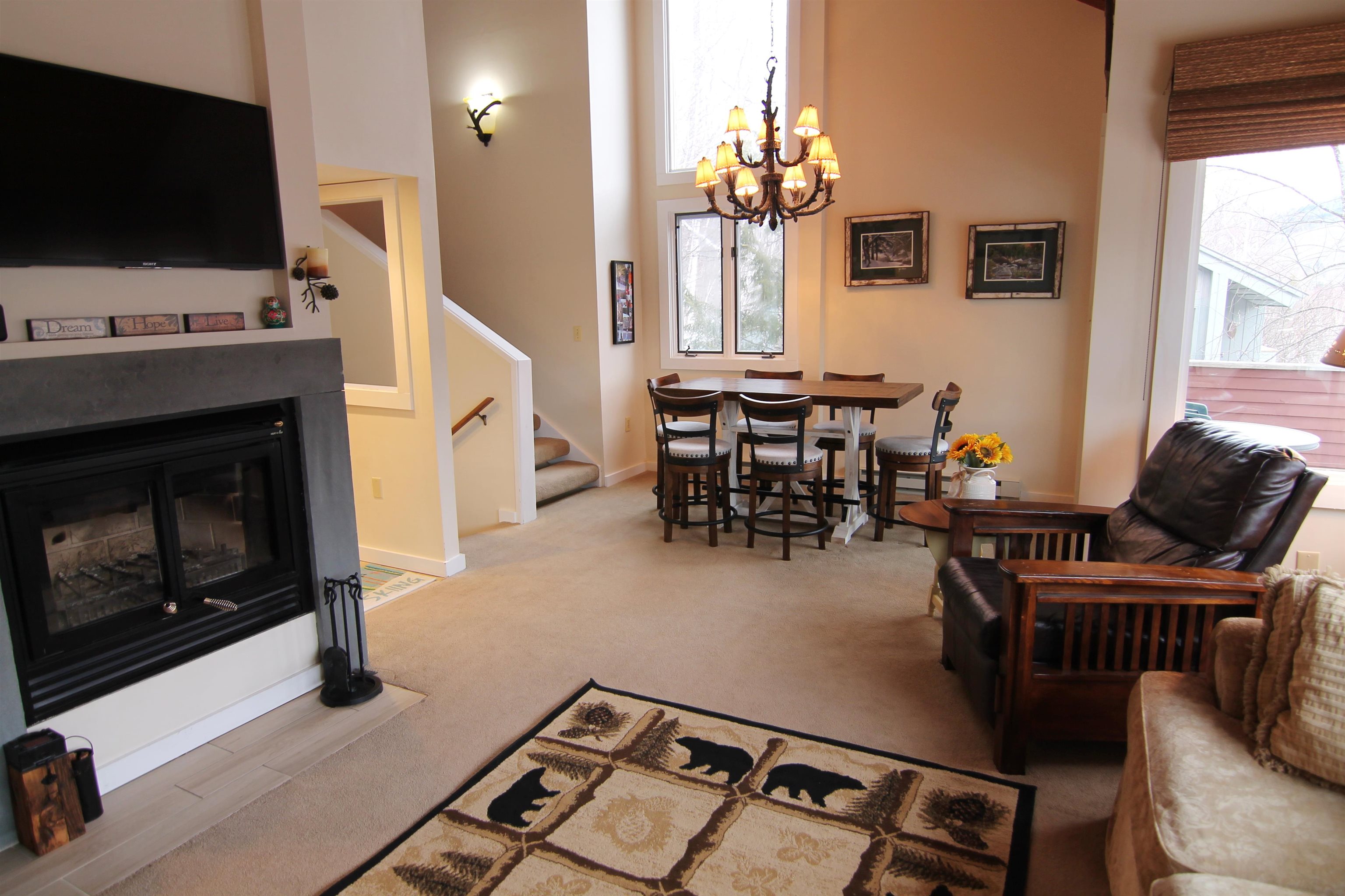 Lincoln, New Hampshire, 03251, United States, 3 Bedrooms Bedrooms, ,2 BathroomsBathrooms,Residential,For Sale,1732060