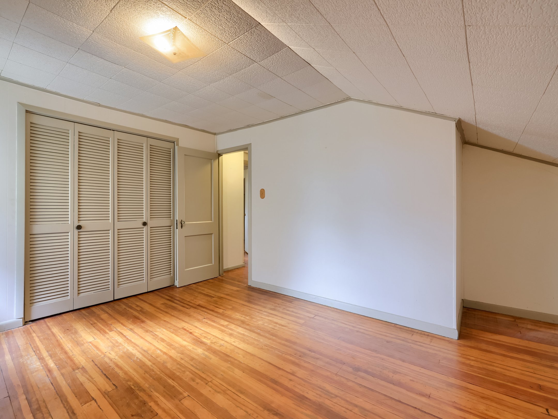  115 Grandview Ave - 物件實景