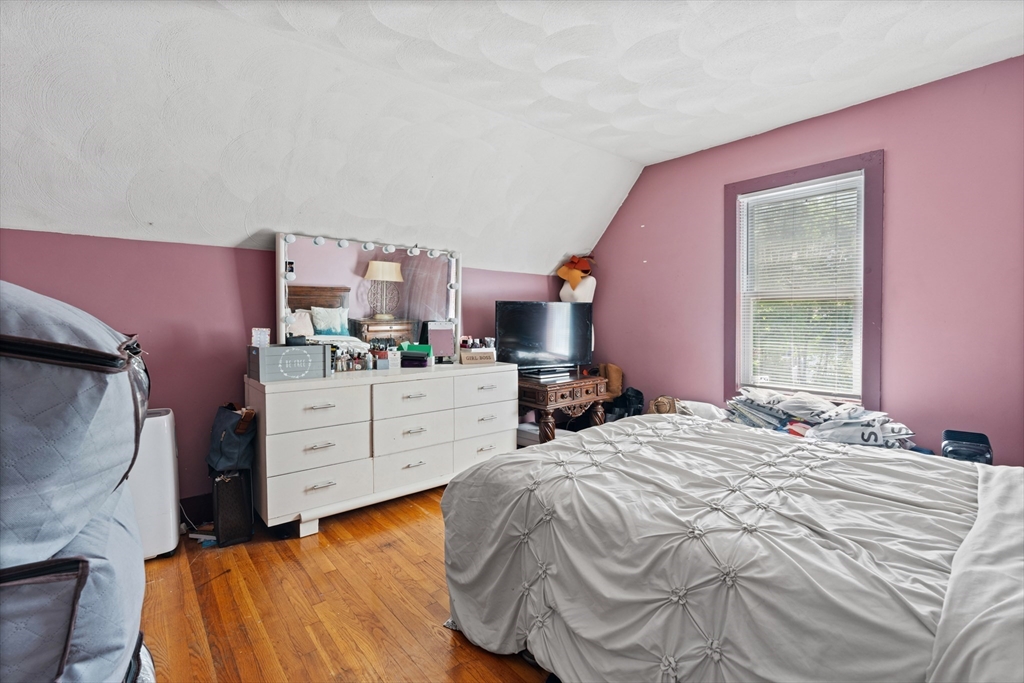 Lynn, Massachusetts, 01905, United States, 3 Bedrooms Bedrooms, ,2 BathroomsBathrooms,Residential,For Sale,1983018