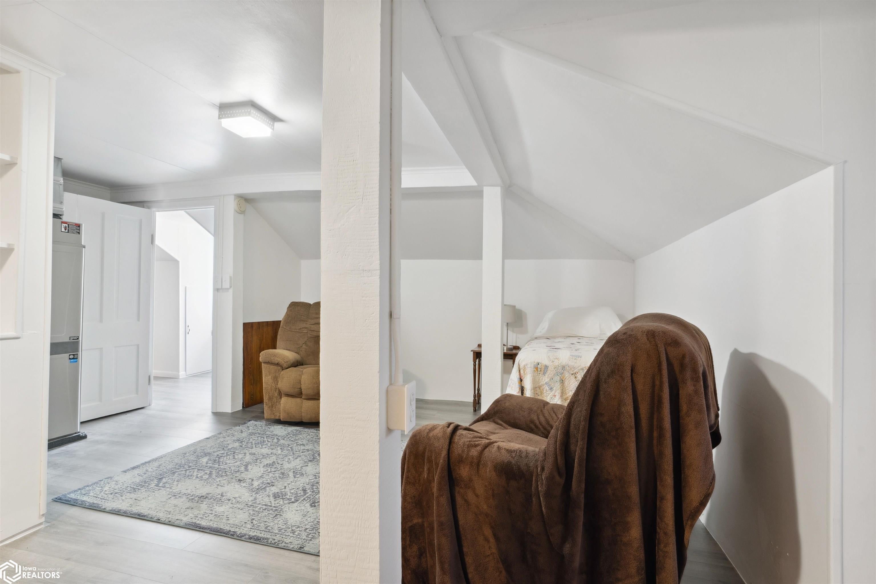 Dallas City, Illinois, 62330, United States, 8 Bedrooms Bedrooms, ,7 BathroomsBathrooms,Residential,For Sale,1980104