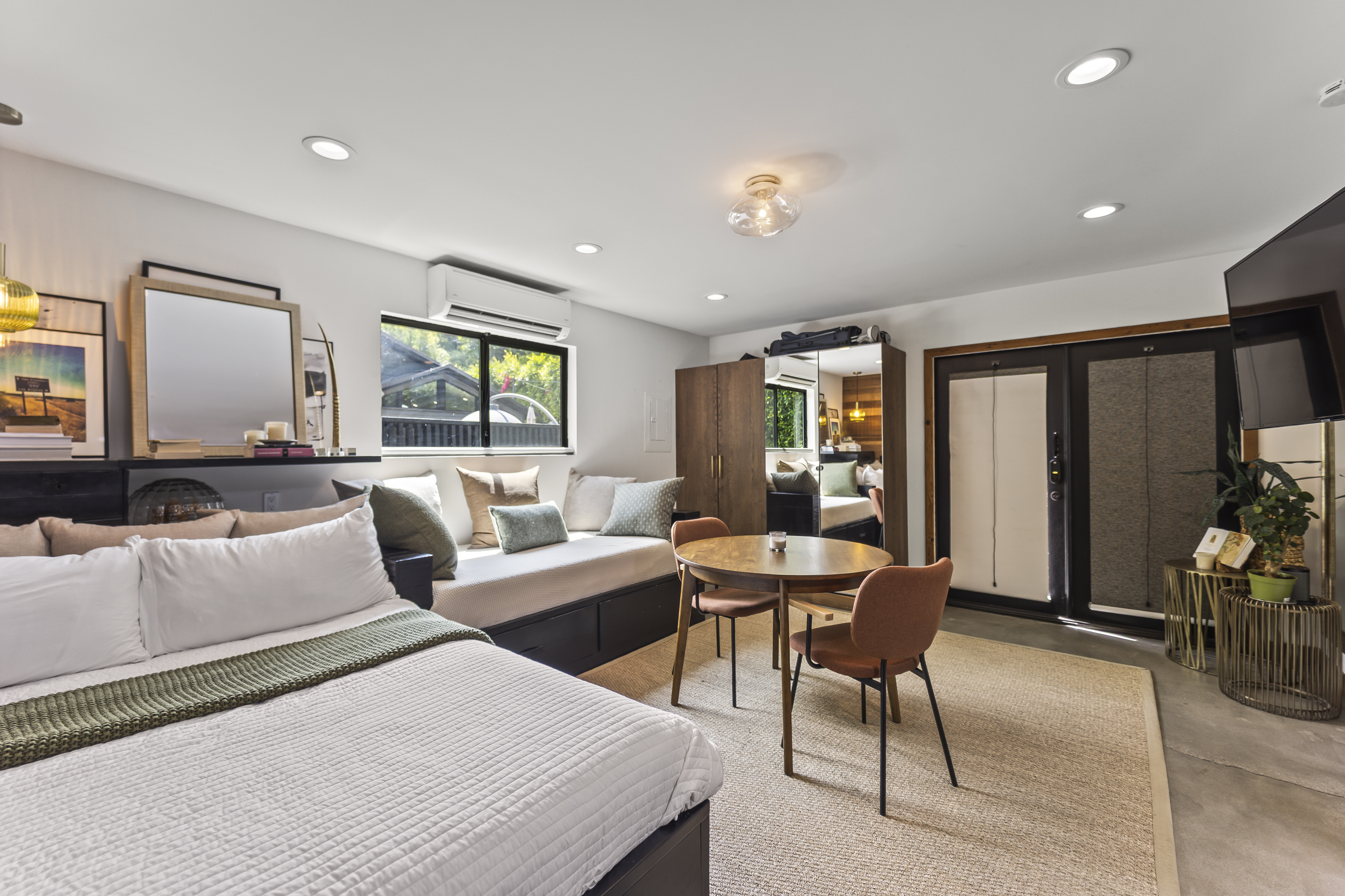  7733 Lexington Ave - 物件實景