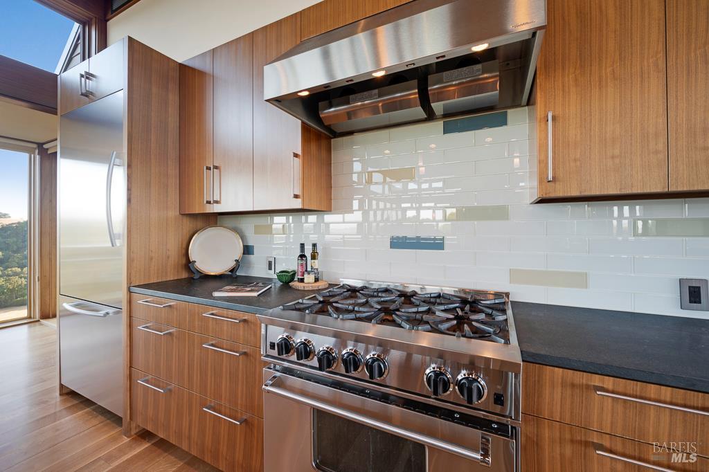 Healdsburg, California, 95448, United States, 3 Bedrooms Bedrooms, ,4 BathroomsBathrooms,Residential,For Sale,1866142