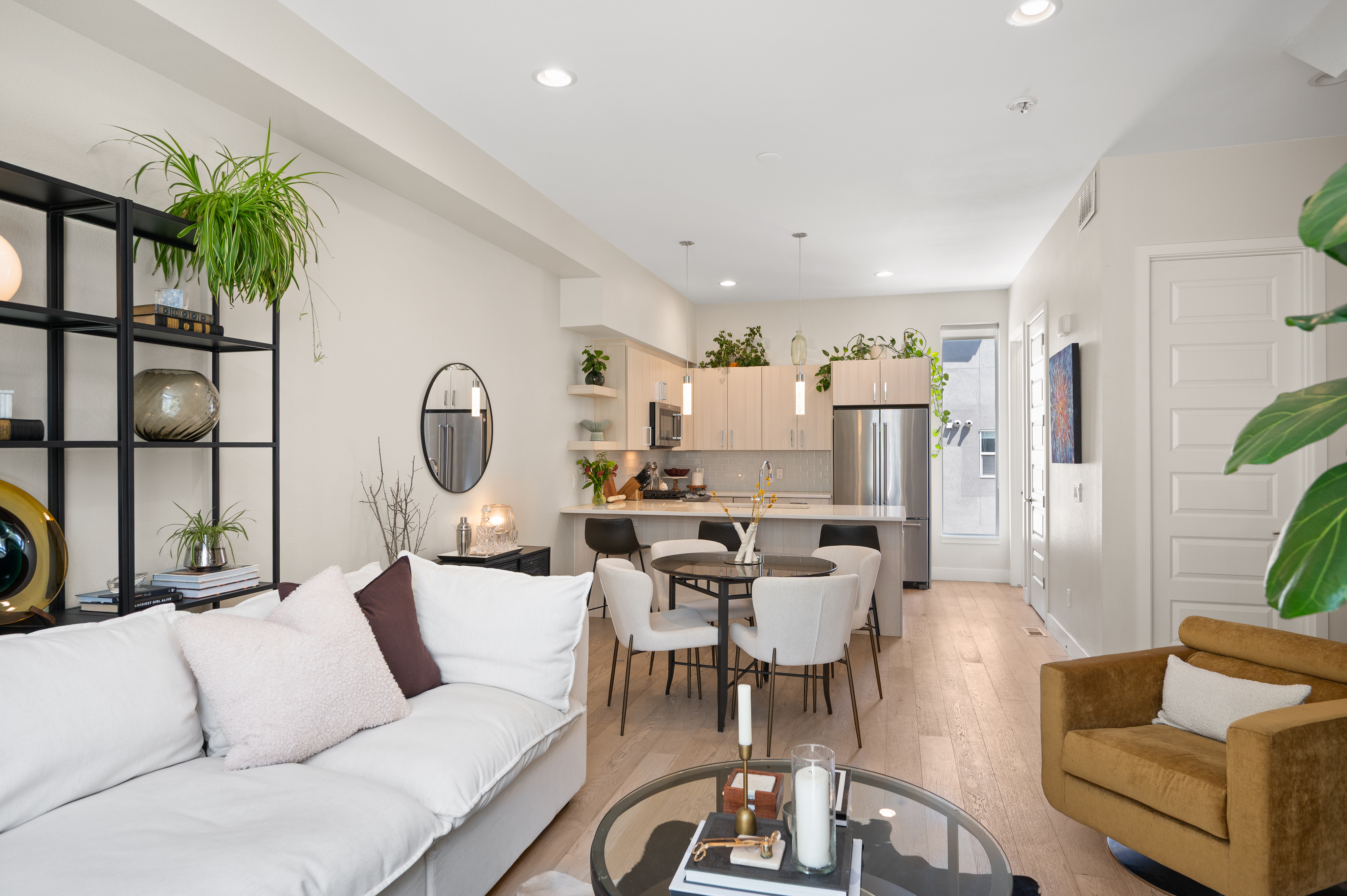  Modern Townhome In Contemporary Enclave - 物件實景