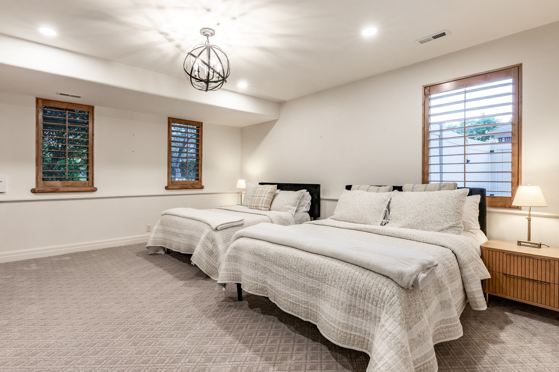  Custom 2-Story Parade Home with Dolphin Bolderscape Grotto Pool & 6 Car Garage - 物件實景