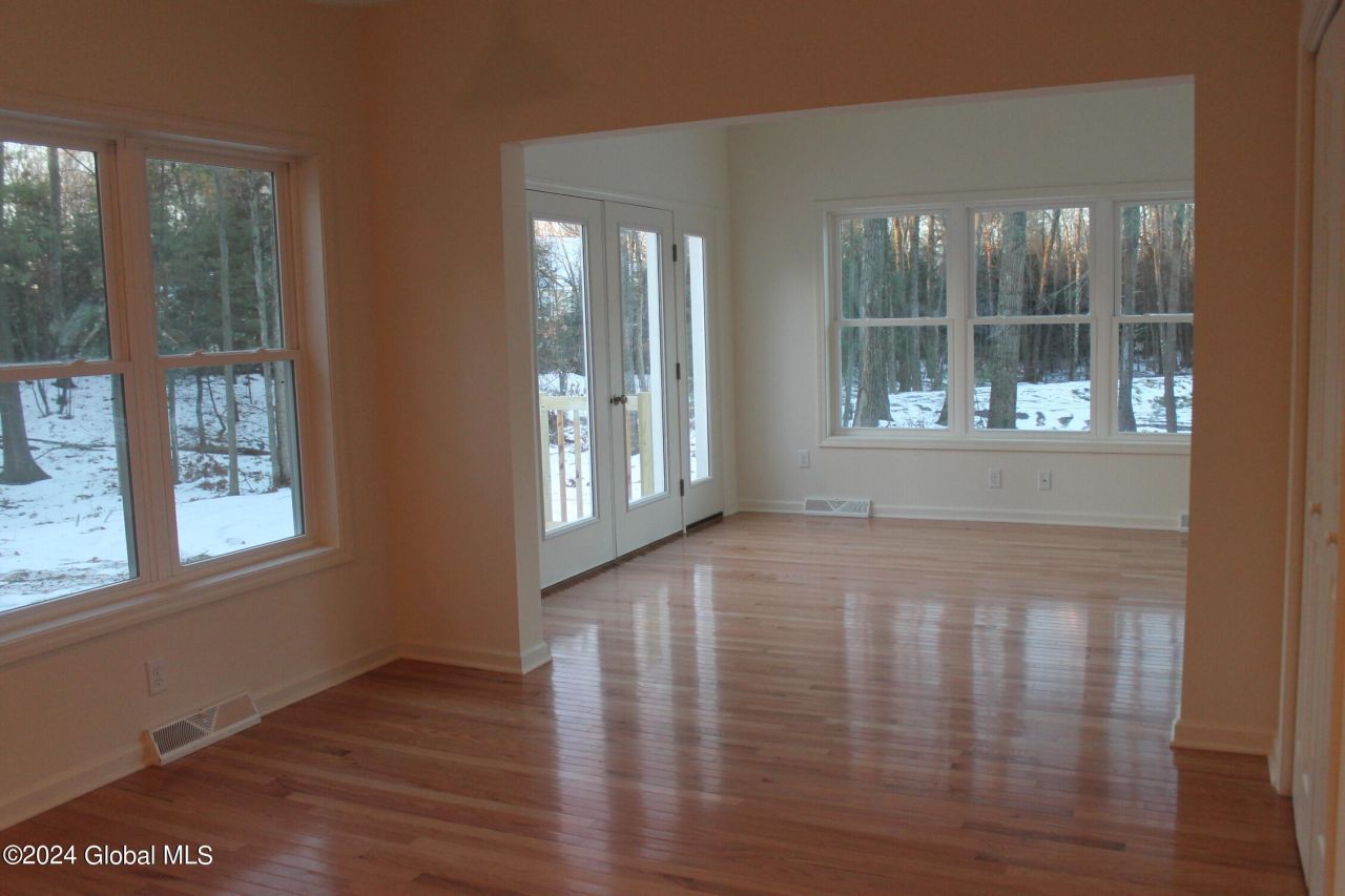 Mechanicville, New York, 12118, United States, 3 Bedrooms Bedrooms, ,2 BathroomsBathrooms,Residential,For Sale,1989562