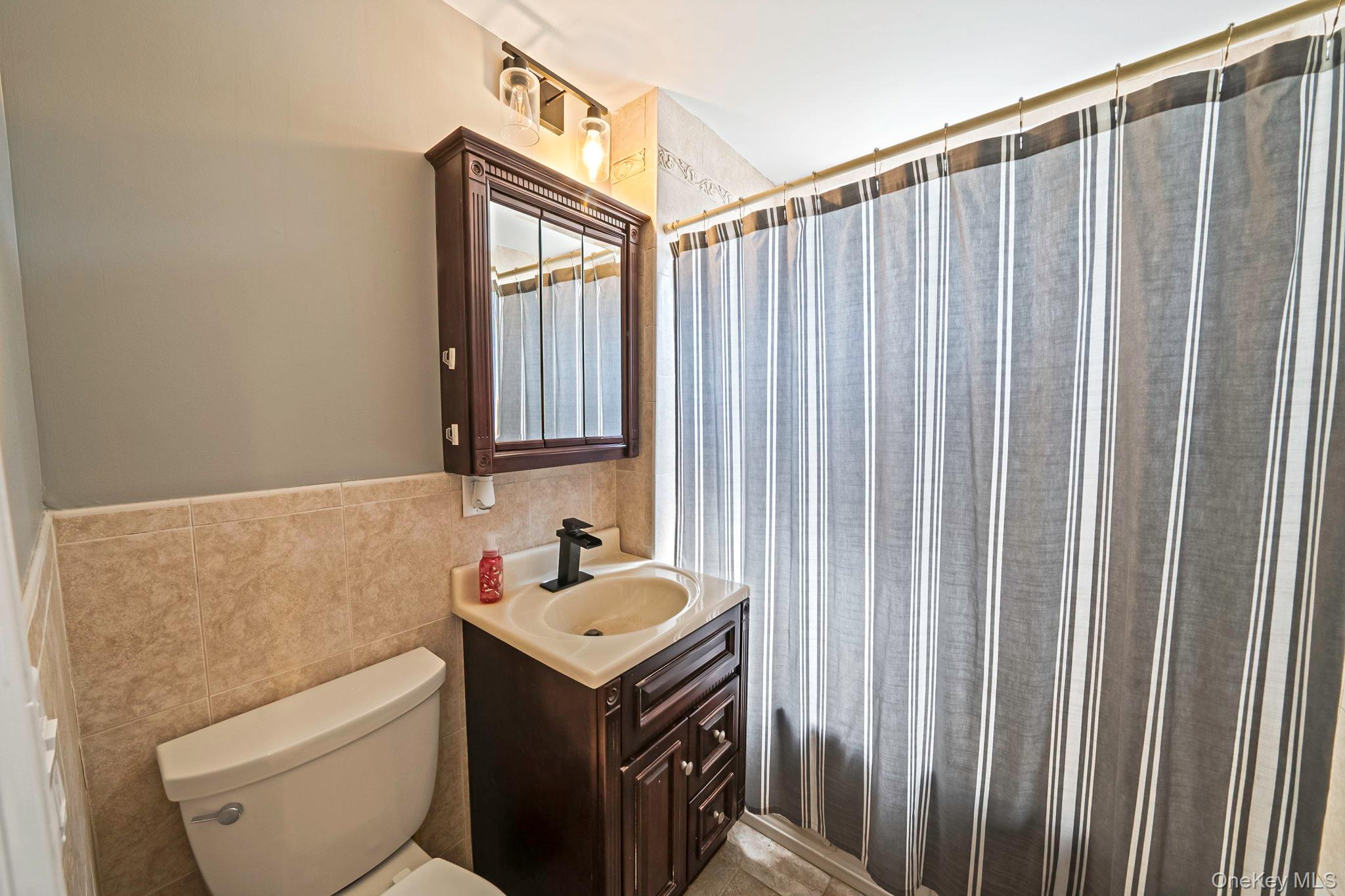 West Islip, New York, 11795, United States, 4 Bedrooms Bedrooms, ,4 BathroomsBathrooms,Residential,For Sale,1925742