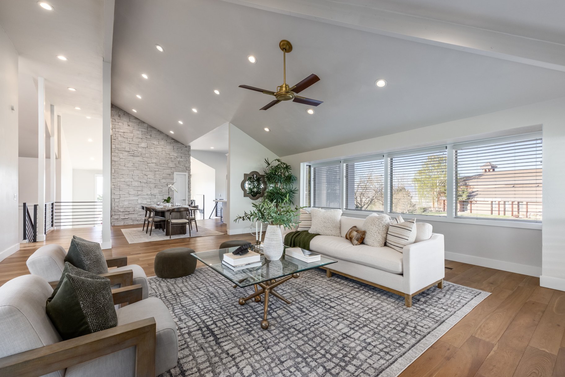  Stunning East Capitol Renovation - 物件實景