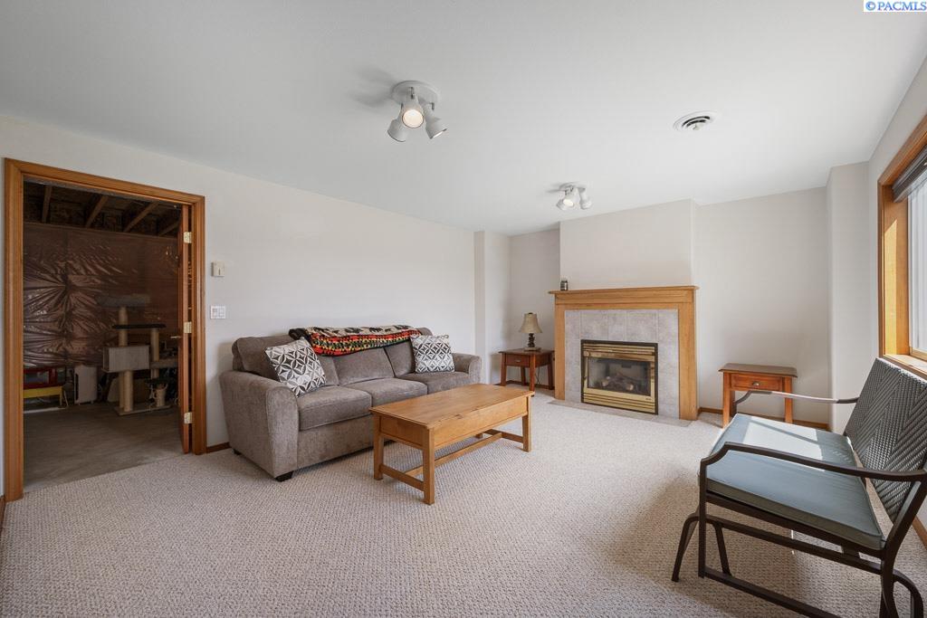 Pullman, Washington, 99163, United States, 4 Bedrooms Bedrooms, ,1 BathroomBathrooms,Residential,For Sale,1784694