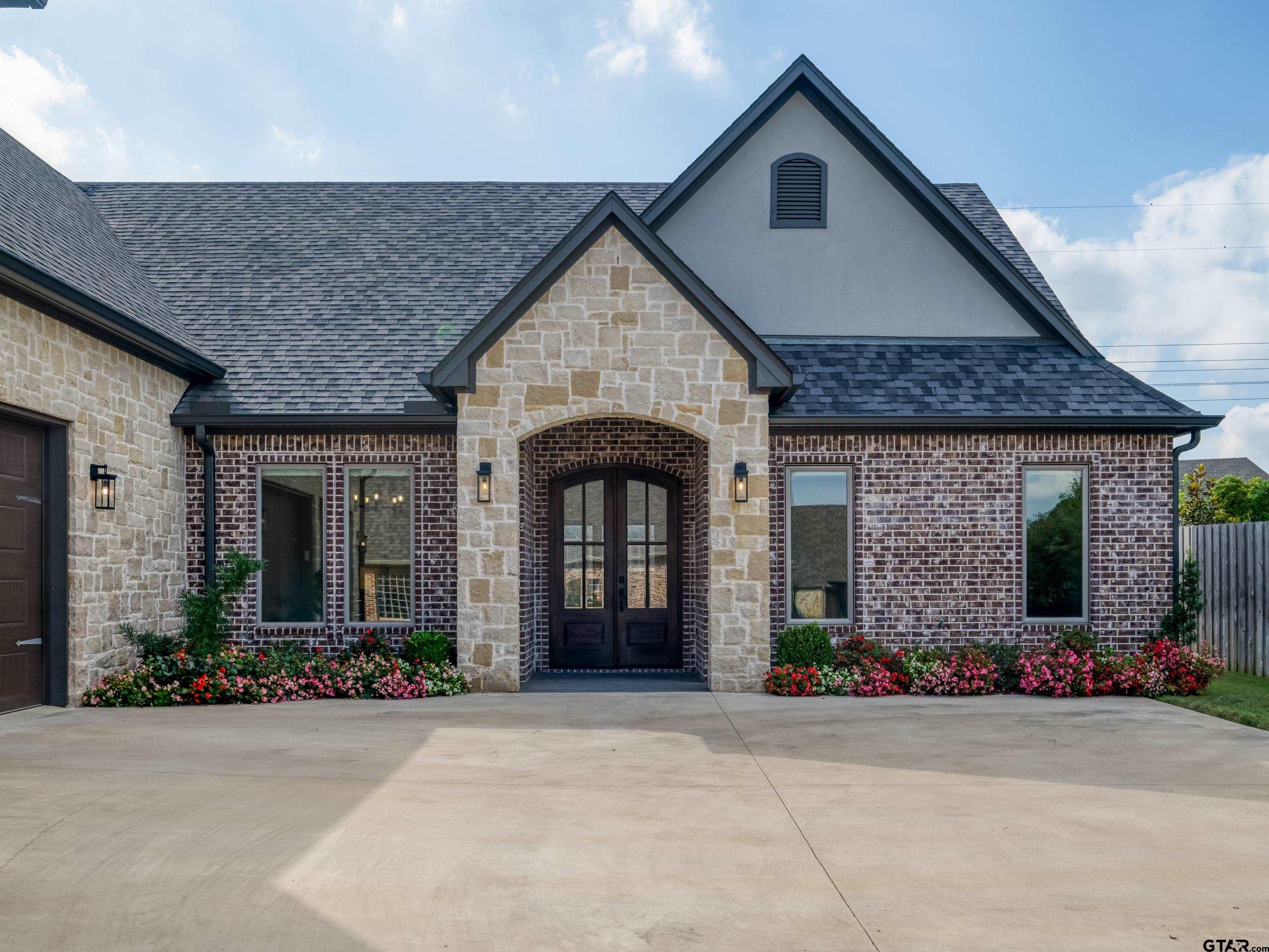 Tyler, Texas, 75703, United States, 3 Bedrooms Bedrooms, ,3 BathroomsBathrooms,Residential,For Sale,1985423