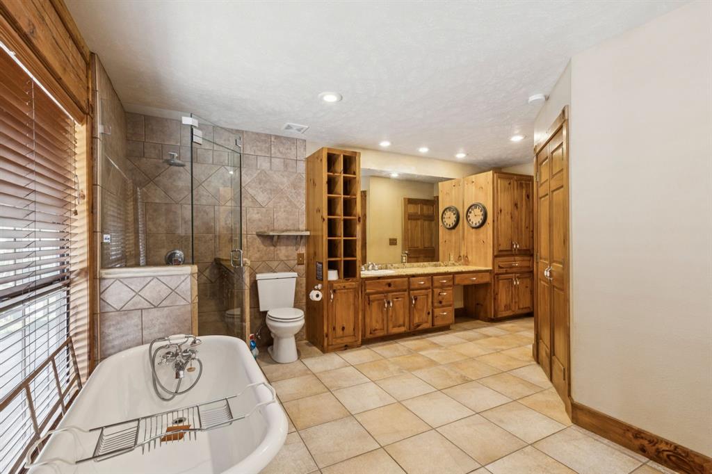 Pottsboro, Texas, 75076, United States, 3 Bedrooms Bedrooms, ,4 BathroomsBathrooms,Residential,For Sale,1949804