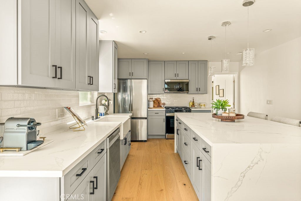 Los Angeles, California, 90018, United States, 3 Bedrooms Bedrooms, ,2 BathroomsBathrooms,Residential,For Sale,1905808