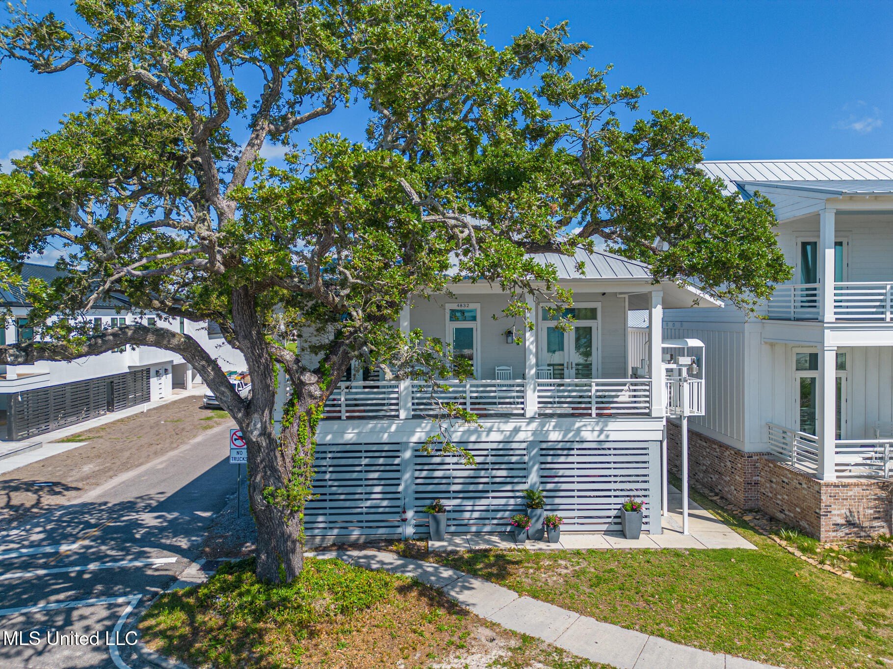 Gulfport, Mississippi, 39501, United States, 5 Bedrooms Bedrooms, ,4 BathroomsBathrooms,Residential,For Sale,1983145