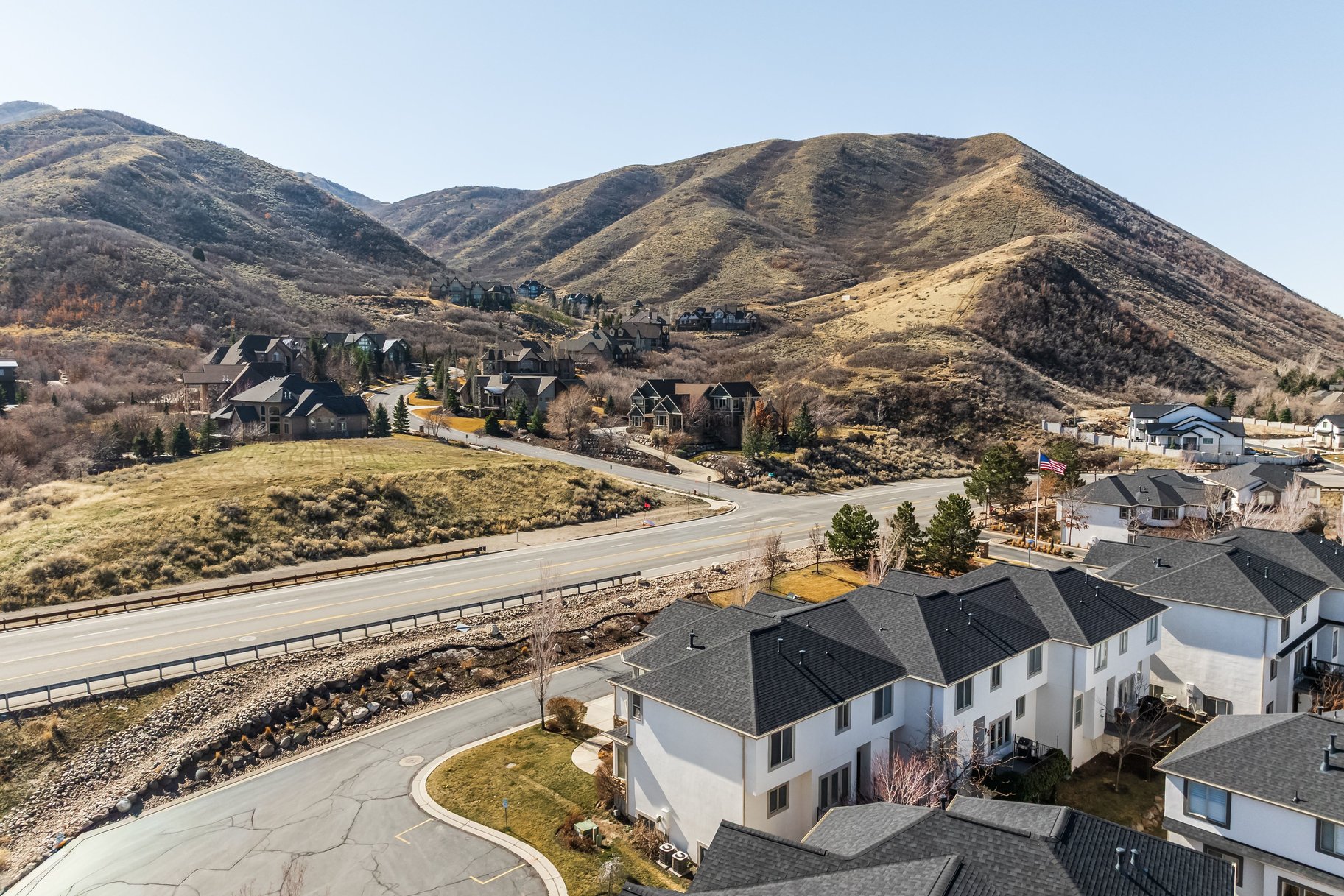  Large Townhouse With Both Mountain and Valley Views - 物件實景