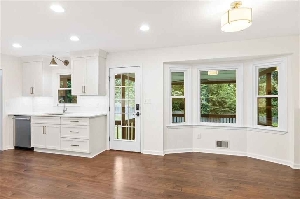 Marietta, Georgia, 30068, United States, 4 Bedrooms Bedrooms, ,3 BathroomsBathrooms,Residential,For Sale,1910921