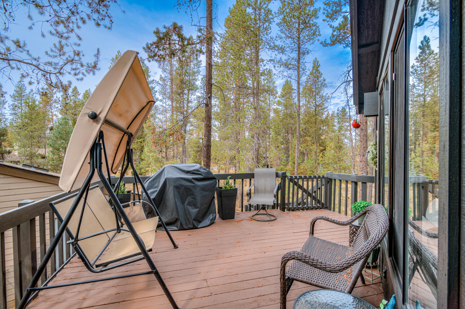 Sunriver, Oregon, 97707, United States, 3 Bedrooms Bedrooms, ,2 BathroomsBathrooms,Residential,For Sale,1982531