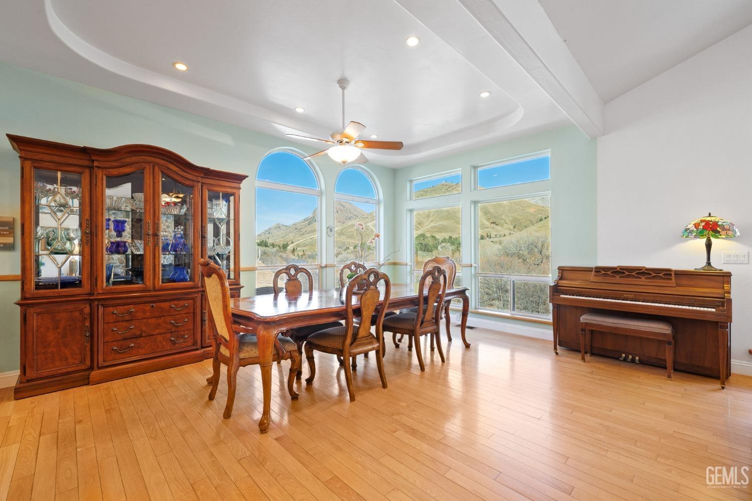 Kernville, California, 93238, United States, 4 Bedrooms Bedrooms, ,3 BathroomsBathrooms,Residential,For Sale,1941989