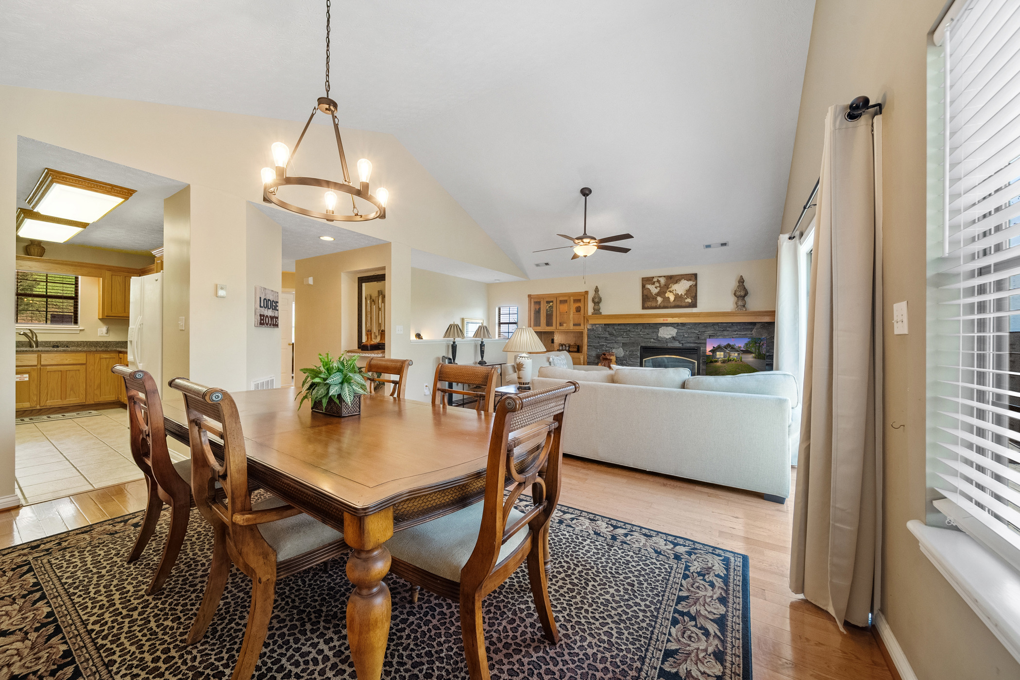 Sevierville, Tennessee, 37862, United States, 3 Bedrooms Bedrooms, ,3 BathroomsBathrooms,Residential,For Sale,1982821