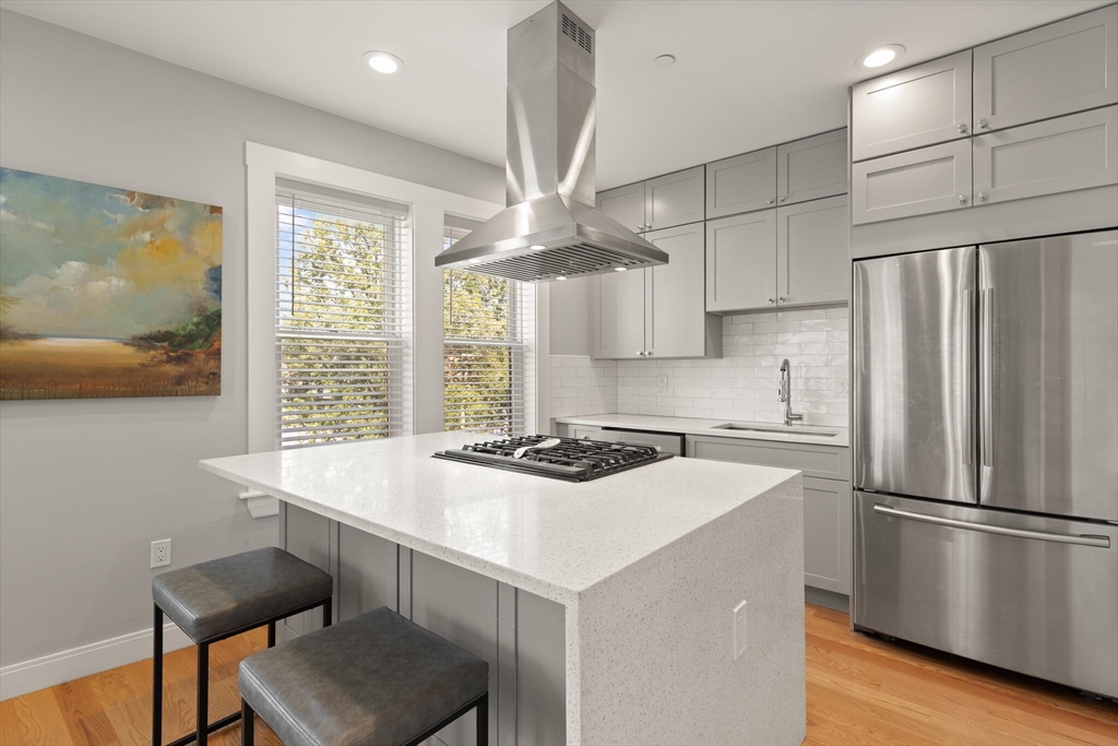 Boston, Massachusetts, 02128, United States, 2 Bedrooms Bedrooms, ,2 BathroomsBathrooms,Residential,For Sale,1925542