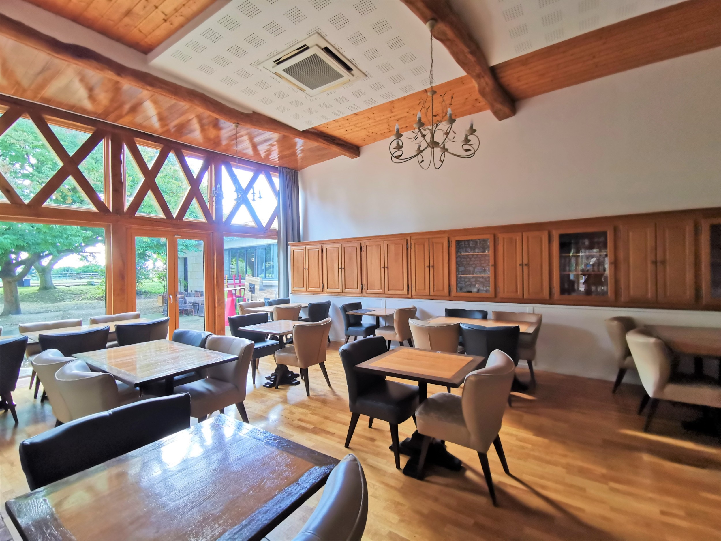  Character estate with hospitality business - 物件實景